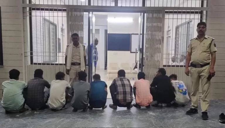 9 जुआड़ी जुआ खेलते पुलिस के हत्थे चढ़े