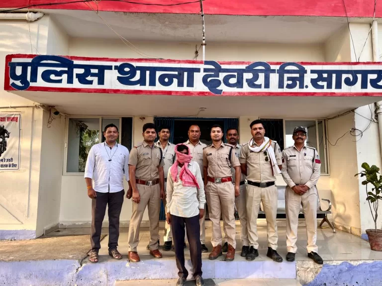 बेधड़क खेत मे गाँजा की खेती कर रहा था आरोपी, पुलिस ने पकड़ा