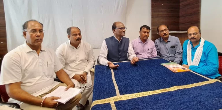 सम्यक अभियान पर निकले भास्कर राव रोकड़े और उनके साथियों के साथ झूमा झटकी