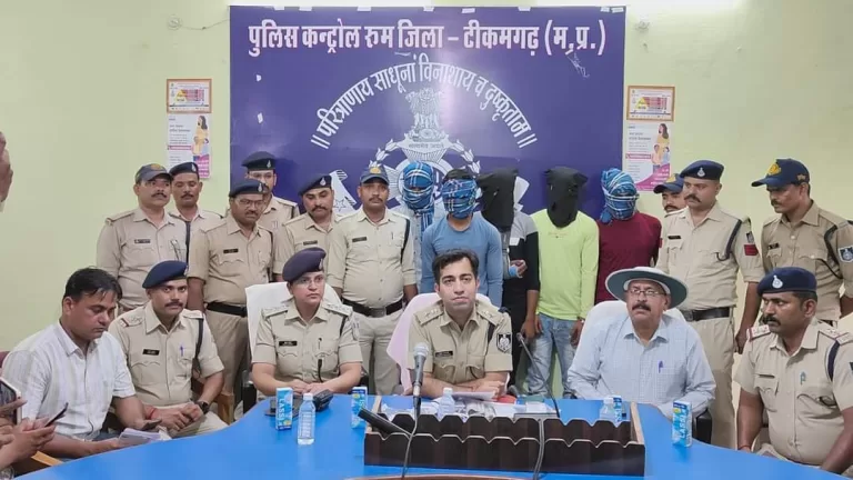 पेट्रोल पंप के मेनेजर के साथ की गई लूट के आरोपी गिरफ्तार