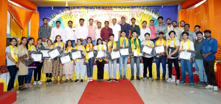 साहू समाज युवा मंडल ने मेधावी छात्र छात्राओं को किया सम्मानित