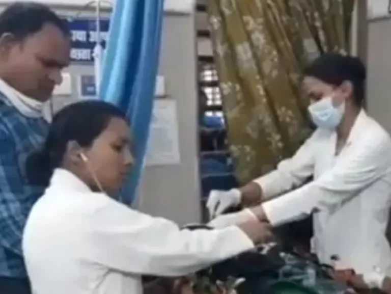 शराबी पति ने पत्नी के ऊपर पत्थर पटककर किया बुरी तरह घायल