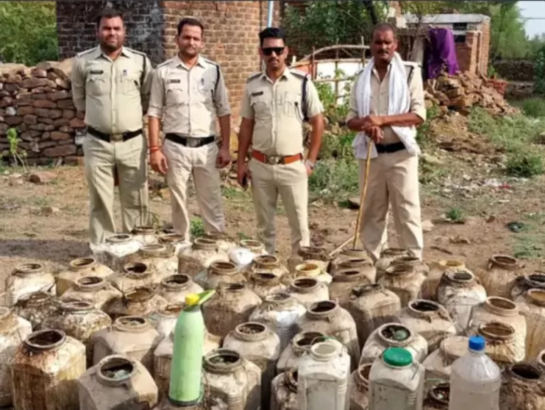 1400 KG महुआ और 30 लीटर शराब जब्त,आबकारी विभाग की कार्यवाही ,2आरोपी गिरफ्तार