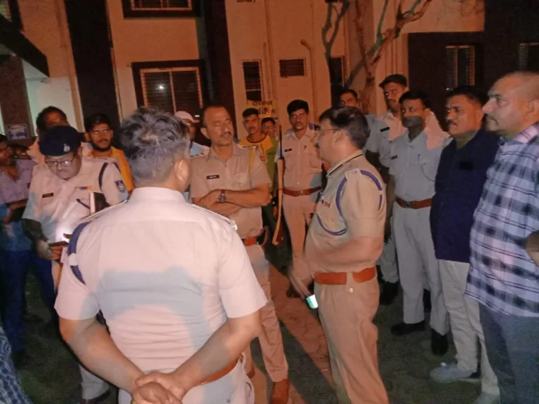 लूट के आरोपियों को ले जा रही थी पुलिस गोलियां चला छुड़ा ले गए हमलावर