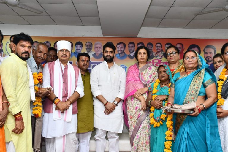 भारतीय जनता पार्टी मांझी प्रकोष्ठ ने मछुवारा दिवस पर किया समाज के वरिष्ठ नागरिकों का सम्मान।