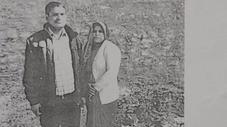 टेक्स अधिकारी बन कर ली दूसरी शादी, पत्नी ने बर्तन मांझ पढ़ाई कराई थी पूरी