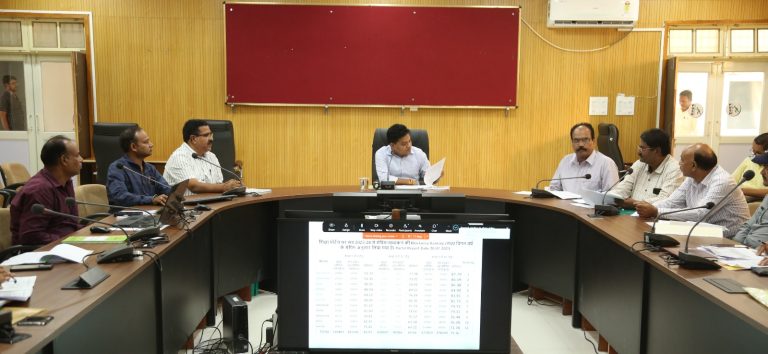 शिक्षक, विद्यार्थियों की शालाओं में रहे शत-प्रतिशत उपस्थिति दायित्व का निर्वाह न करने वाले जन शिक्षकों पर होगी निलंबन की कारवाई 