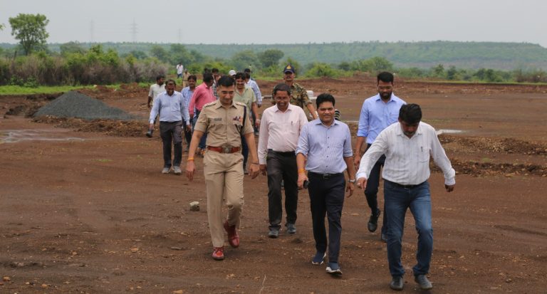 प्रधानमंत्री के सागर आगमन को लेकर आईजी, कलेक्टर, पुलिस अधीक्षक ने अधिकारियों के साथ किया कार्यक्रम स्थल का निरीक्षण