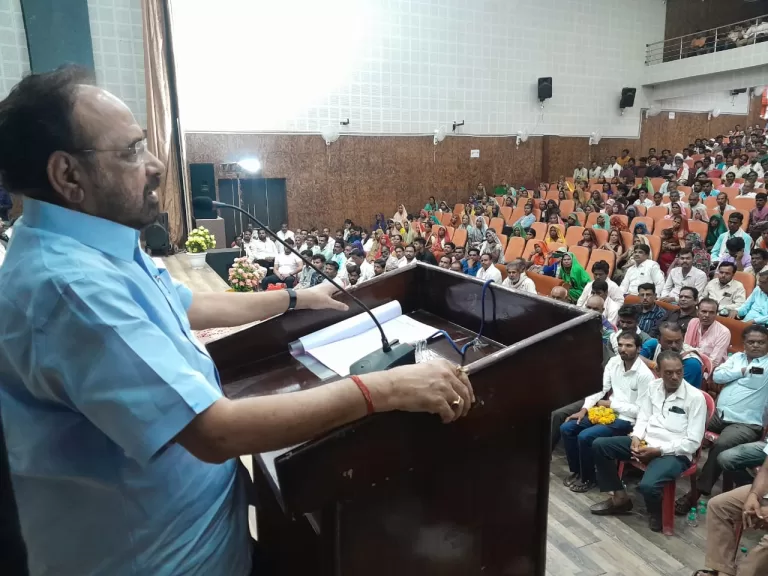 1130 भू -अधिकार पत्रों का मंत्री भार्गव ने किया वितरण