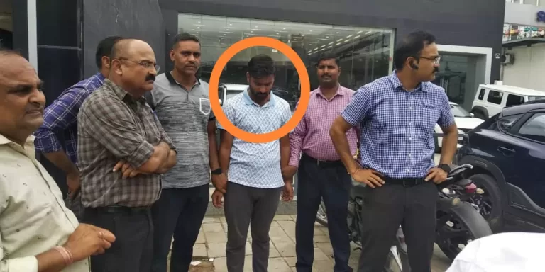 भवन निर्माण की अनुमति के बदले 10,000 रुपये लेते लोकायुक्त ने रंगे हाथ गिरफ्तार किया