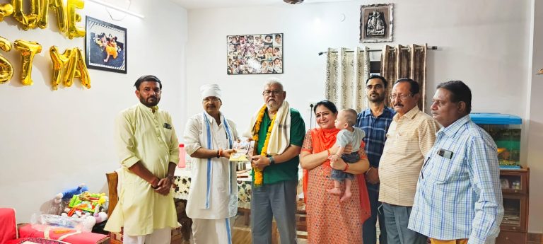 संपर्क से समर्थन अभियान के तहत विधायक शैलेंद्र जैन ने किया वरिष्ठ नागरिकों का सम्मान