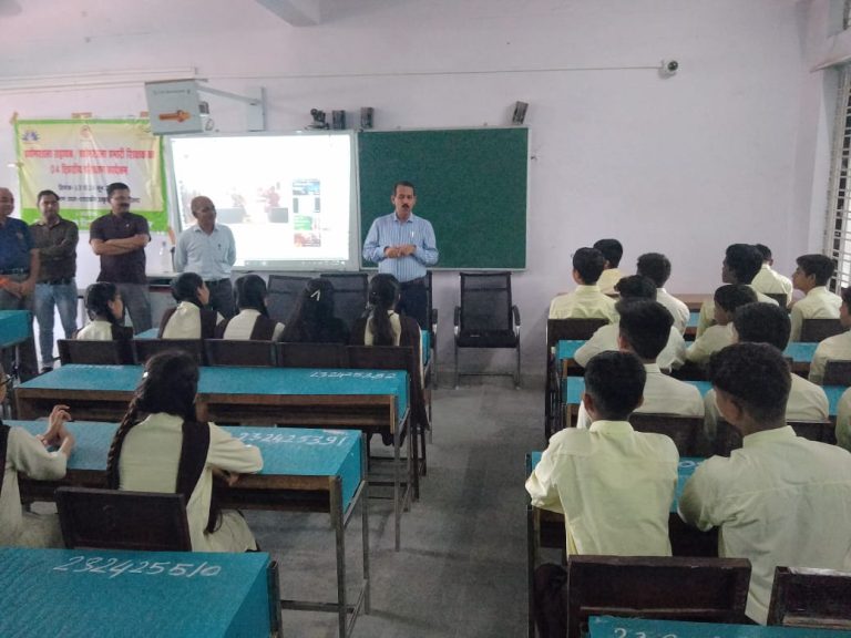 स्कूल चले हम कार्यक्रम के तहत निगमायुक्त पहुंचे एक्सीलेंस स्कूल 