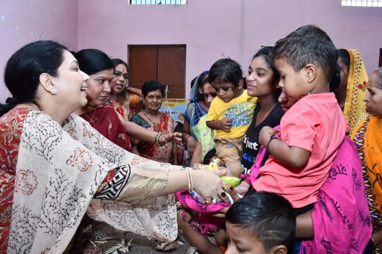 पोषण, स्वच्छता और जागरूकता से मां अपने बच्चे के साथ साथ परिवार को भी सुरक्षित करती है: अनुश्री जैन