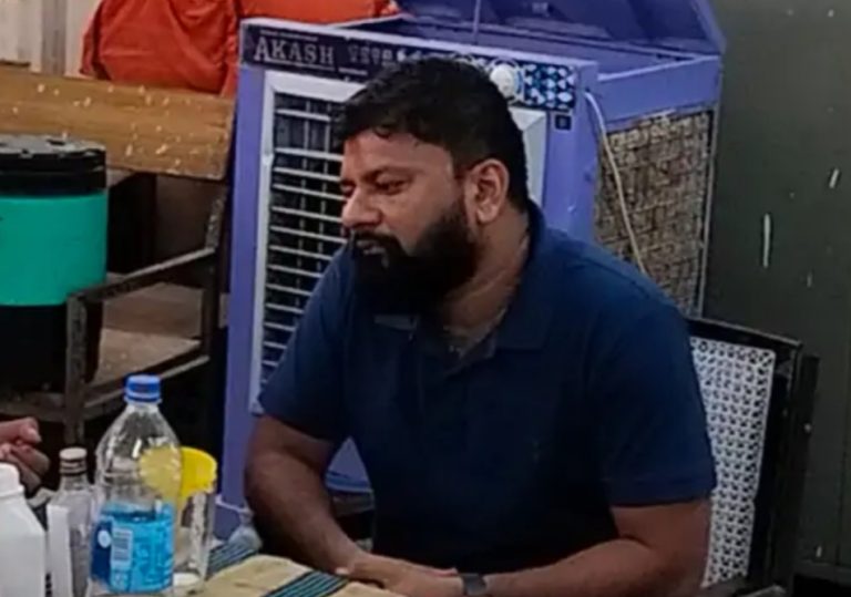 लोकायुक्त पुलिस ने जिला कोषालय के बाबू को 3 हजार की रिश्वत लेते रंगे हाथ पकड़ा 