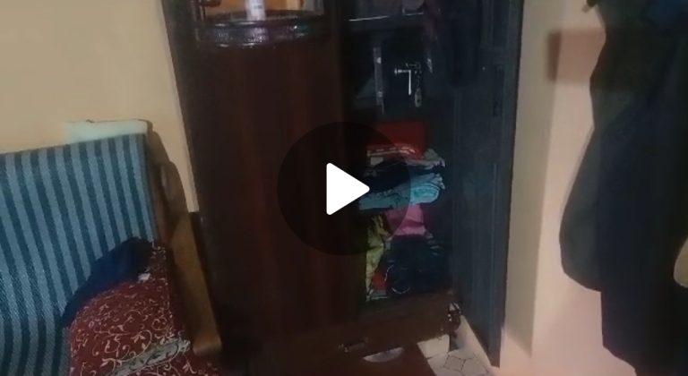 रात दो बजे चोरो ने एक घर पर धावा बोला, नकदी जेबरात उड़ा ले गया
