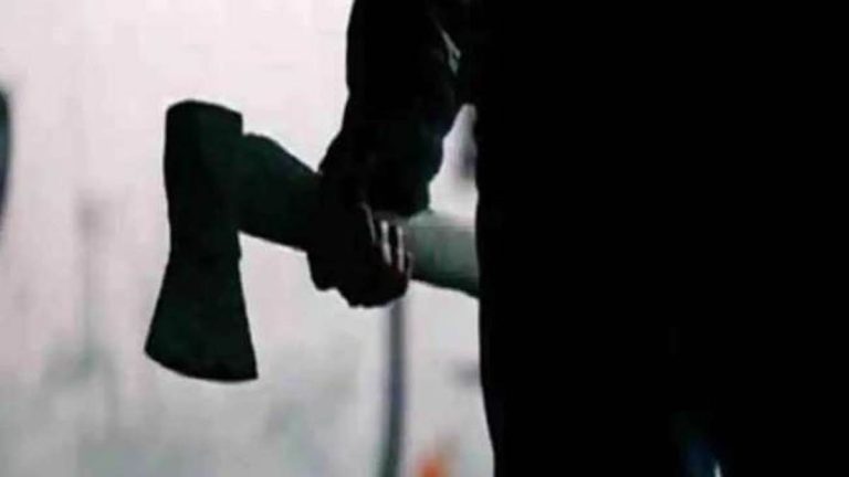 पति ने पत्नी और उसके प्रेमी की कुल्हाड़ी से कटकर करदी हत्या 