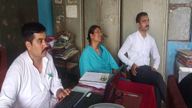 लोकयुक्त की कार्यवाही : सीएम राइज स्कूल के पीटीआई को रिश्वत लेते पकड़ा