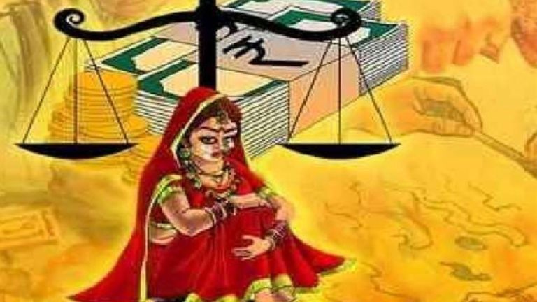 महिला ने दहेज प्रताड़ना को लेकर पति समेत 4 लोगो की शिकायत की