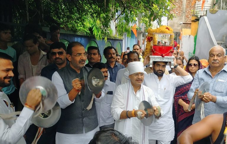 सागर विधानसभा क्षेत्र में संत शिरोमणि गुरु रविदास जी महाराज की चरण पादुका यात्रा का अंबेडकर मूर्ति भगवान गंज से हुआ शुभारंभ