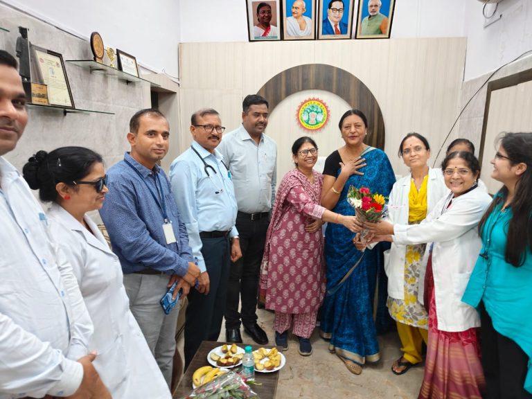 डॉ गिडीयन का जिला चिकित्सालय में हुआ स्वागत, स्त्री रोग विशेषज्ञ पद पर पदस्थ