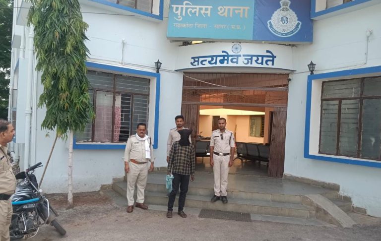 मंत्री के स्टॉफ से ठगी करने वाला युवक गिरफ्तार