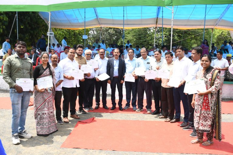 स्वतंत्रता दिवस पर उत्कृष्ट कार्य के लिए नगर निगम के 19 अधिकारी,कर्मचारी सम्मानित हुए