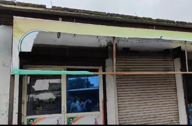 कांग्रेस कार्यालय में रात में असामाजिक तत्वों ने की तोड़फोड़ हुई FIR