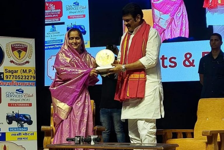 निस्वार्थ सेवा भाव के लिए हुई सम्मानित डॉ. प्रतिभा तिवारी”