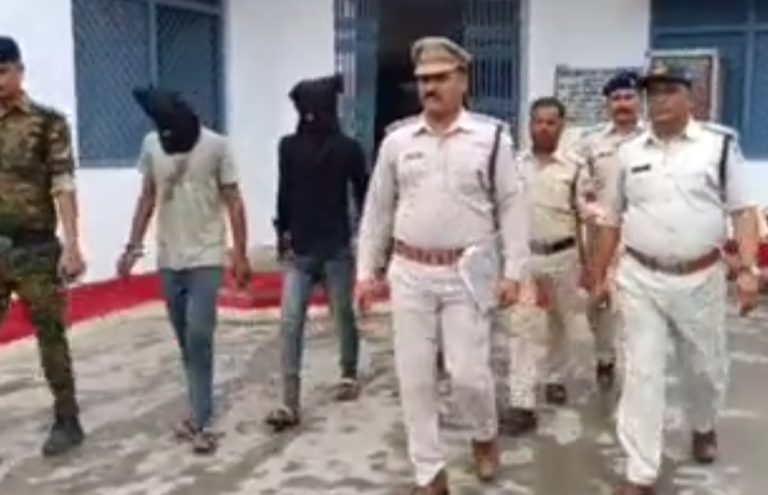 पुलिस ने 2 लूट की घटनाओं का किया खुलासा,3 आरोपी को माल सहित पकड़ा