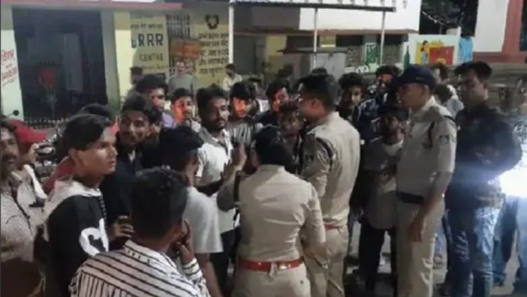 रात में प्रेमिका को छोड़ने गए युवक धारदार हथियार से हत्या