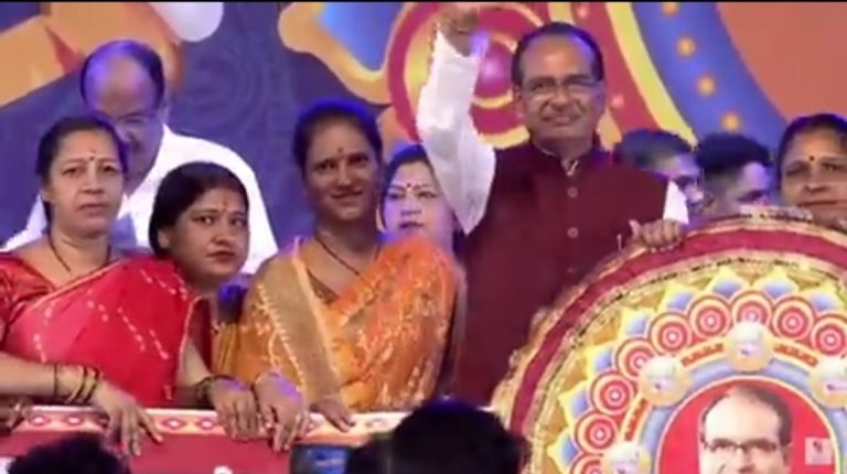 मुख्यमंत्री शिवराज ने की बड़ी घोषणा, सभी सरकारी नौकरी में बेटियो की 35% भर्तियां, 450 में देंगे सिलेंडर