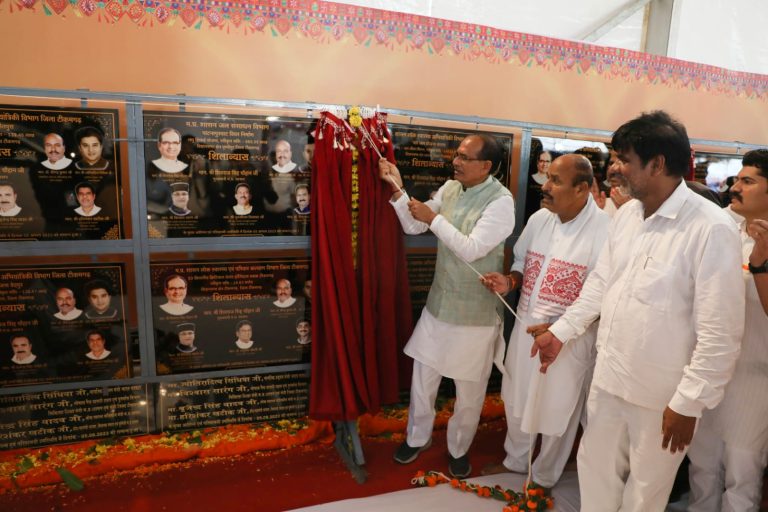 मुख्यमंत्री ने जतारा विधानसभा क्षेत्र के लिये 138.08 करोड़ के विकास कार्यों का भूमिपूजन और लोकार्पण किया