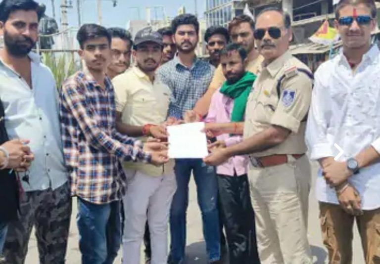 MP: अखिल भारतीय युवा क्षत्रिय महासभा ने प्रदर्शन कर जिपा अध्यक्ष हीरा सिंह का जलाया पुतला