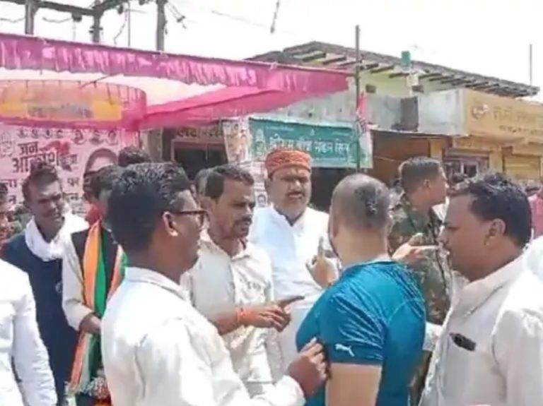 कांग्रेस की जन आक्रोश यात्रा में बवाल आपस में भिड़े कार्यकर्ता 