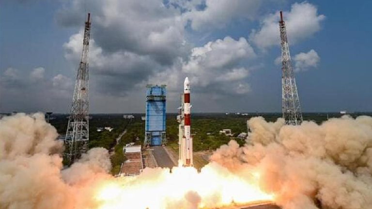 4 माह में पहुंचेगा, ISRO का नया कीर्तिमान : लॉन्च हुआ आदित्य L1,15 लाख किमी. दूर लैग्रेंज प्वाइंट-1