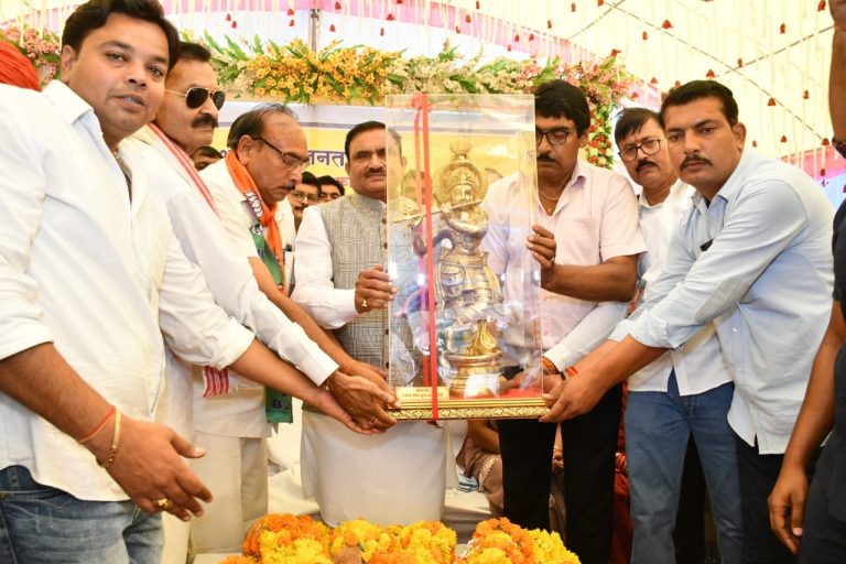 MP: वरिष्ठ कांग्रेस नेता राजेंद्र सिंह दरी परिवार सहित भाजपा में शामिल, मंत्री सिंह के समक्ष ली सदस्यता