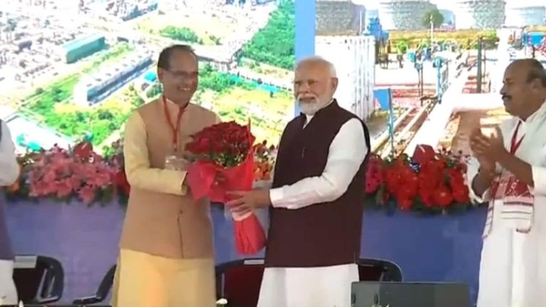 PM मोदी और CM शिवराज खुली जीप पर सवार होकर पहुँचे सभा स्थल, कहीं यह बात