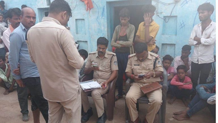 मां ने 12 वर्षीय बेटी की कुल्हाड़ी मारकर करदी हत्या 