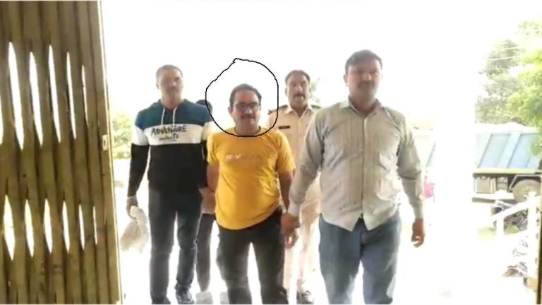 लोकायुक्त ने पटवारी को 20 हजार रुपये रिश्वत लेते रंगेहाथ पकड़ा