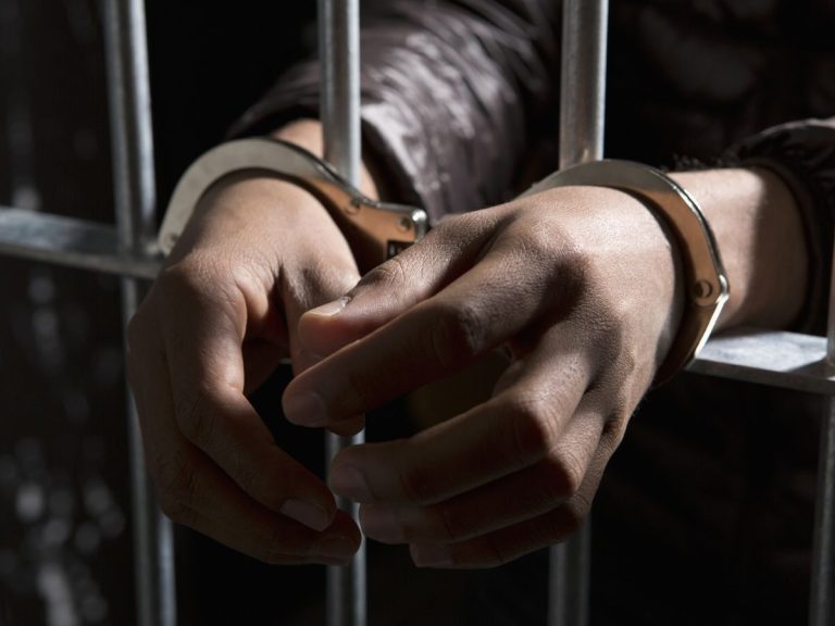 घर के बाहर खेल रही बच्ची के साथ गलत हरकत करने वाला, आरोपित गिरफ्तार