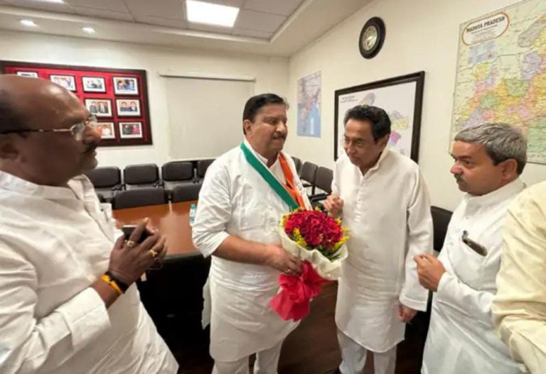 अरुणोदय चौबे फिर काँग्रेस में बापस, कलमनाथ के समक्ष की बापसी 