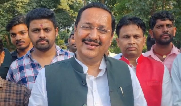 एंटी एंडकॉम्बेंसी झेल रही भाजपा को बड़ा झटका सांसद पुत्र यादव ने दिया स्तीफा