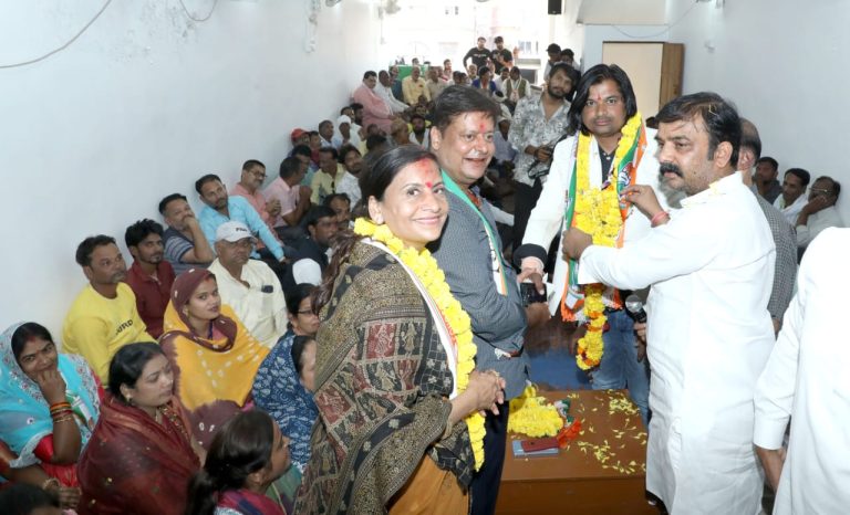 जिला कांग्रेस कमेटी षहर की एक आवष्यक बैठक जिला कांग्रेस कार्यालय राजीव गांधी भवन में आयोजित की गई