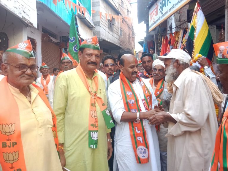 केन्द्रीय मंत्री वीरेन्द्र कुमार ने सुरखी विधानसभा क्षेत्र के सुरखी, बिलहरा व जैसीनगर में किया जनसंपर्क