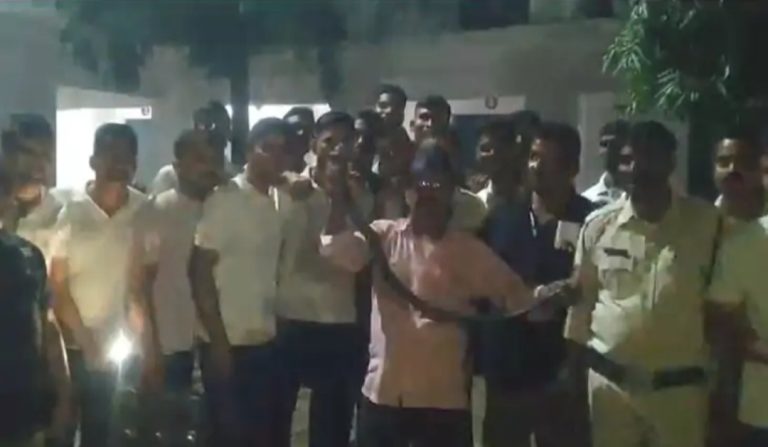 सागर में PTS में दिखा 4 फिट लंबा कोबरा सांप 