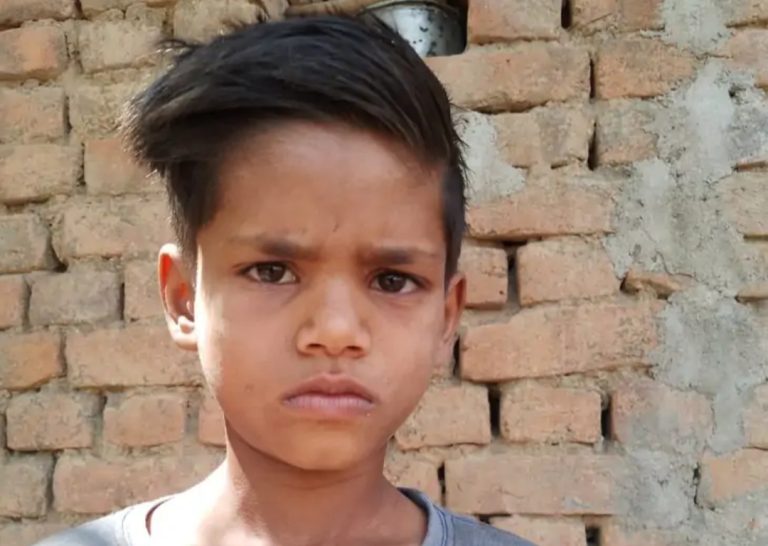 घर के सामने से गायब हुआ 8 साल का बच्चा,20 घंटे बाद भी नही लगा सुराग 