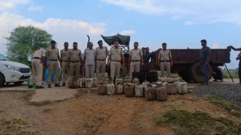 सागर पुलिस की टीम ने दविश देकर पकड़ी 900 लीटर महुआ लहान 