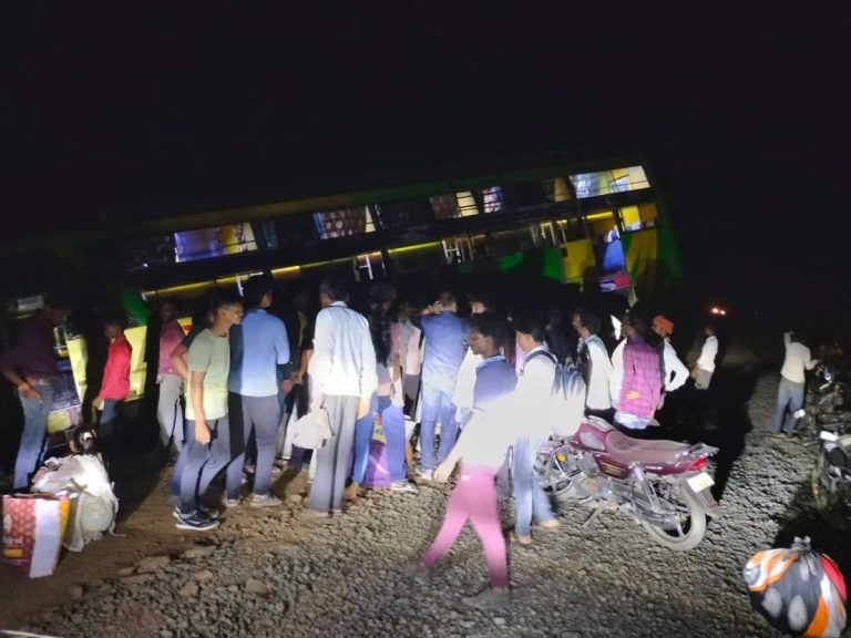 सागर के बंडा से इंदौर जा रही बस ने बाइक सवार 2 युवकों को मारी टक्कर, एक गंभीर रूप से घायल