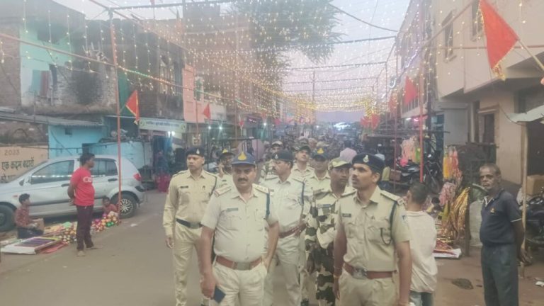 विधानसभा चुनाव शांतिपूर्ण तरीके से भयमुक्त माहौल में संपन्न ,कराने पुलिस ने निकाला फ्लैग मार्च