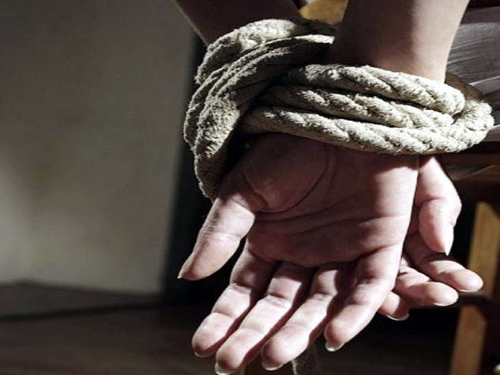 ससुराल वालों ने फिजियोथेरेपिस्ट बहू और पोते को बंधक बनाया